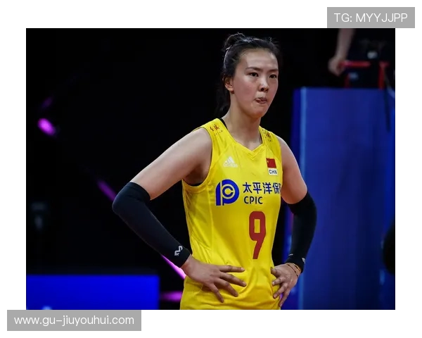 用足球胶带创意绘出精彩足球图展现运动与艺术完美融合 用足球胶带创意绘出精彩足球图展现运动与艺术完美融合